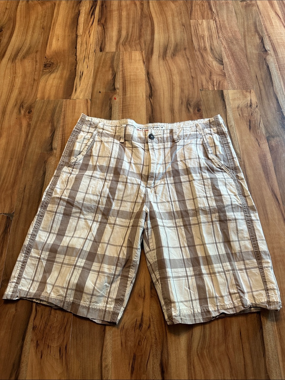 American Eagle Outfitters Plaid Beige and Brown Flat Front Men's Shorts